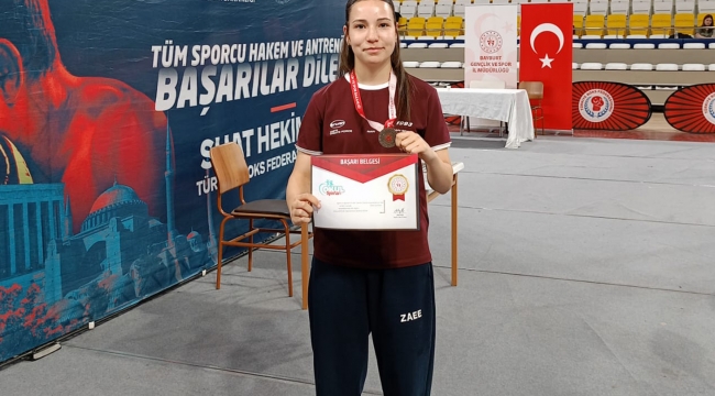 ECRİN ERGİN'DEN TÜRKİYE ÜÇÜNCÜLÜĞÜ