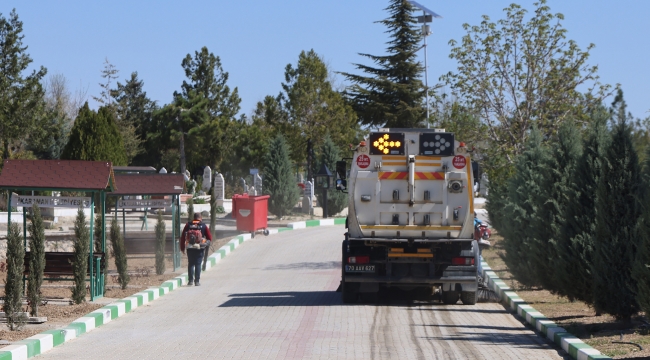 KARAMAN ŞEHİR MEZARLIĞINA ARAÇLAR İÇİN YENİ GİRİŞ KAPISI AÇILDI