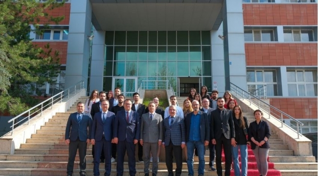 KARAMAN VALİSİ HAYRETTİN ÇİÇEK KMÜ'DE GENÇLERLE BULUŞTU