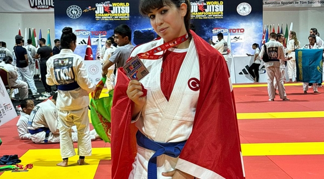 Karamanlı Ayşegül Ay'dan Dünya Arenasında Büyük Başarı