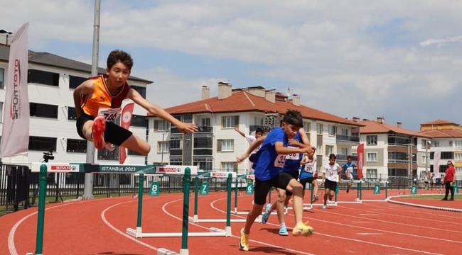 Karamanlı Atlet Harun Raşit Er'den Türkiye Üçüncülüğü